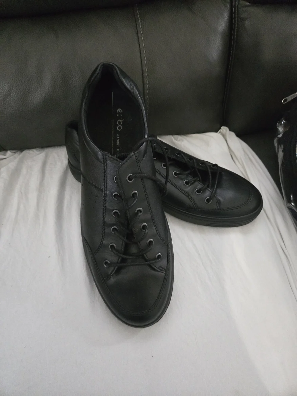 Ecco Men's Black Leather Lace-Up Sneakers